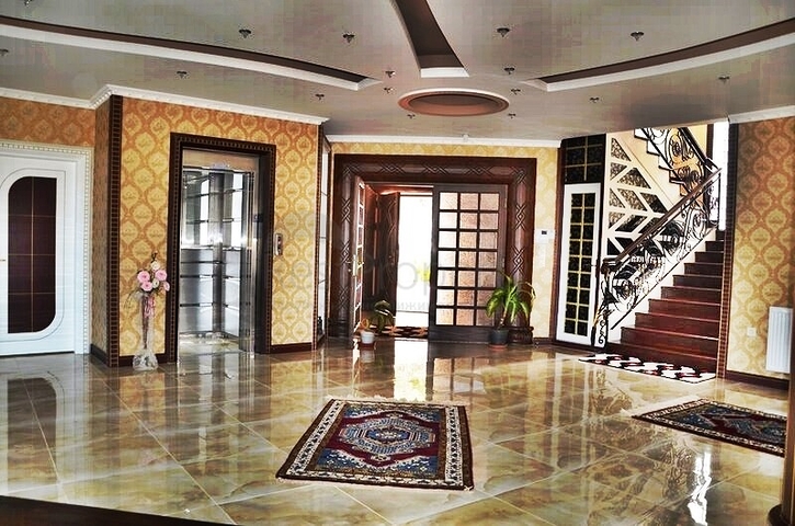 قصر فاخر - اطلالة بحرية ساحرة - افخم انواع الأثاث - في مركز الانيا 