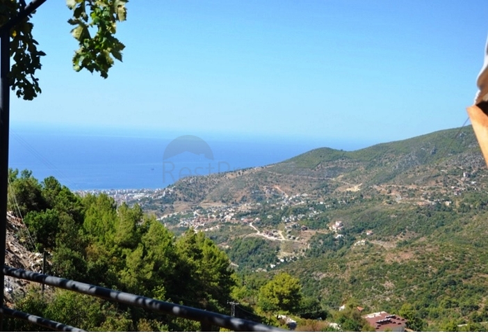 قصر فاخر - اطلالة بحرية ساحرة - افخم انواع الأثاث - في مركز الانيا 