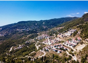 قصر فاخر - اطلالة بحرية ساحرة - افخم انواع الأثاث - في مركز الانيا 