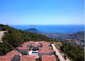 قصر فاخر - اطلالة بحرية ساحرة - افخم انواع الأثاث - في مركز الانيا 