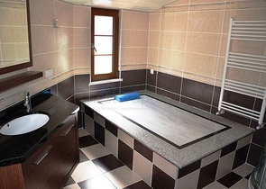 قصر فاخر - اطلالة بحرية ساحرة - افخم انواع الأثاث - في مركز الانيا 