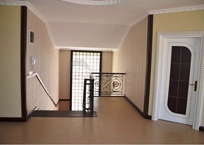 قصر فاخر - اطلالة بحرية ساحرة - افخم انواع الأثاث - في مركز الانيا 