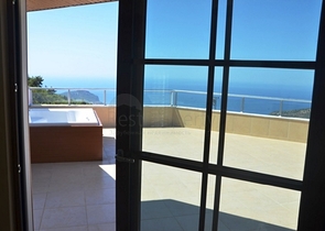 قصر فاخر - اطلالة بحرية ساحرة - افخم انواع الأثاث - في مركز الانيا 