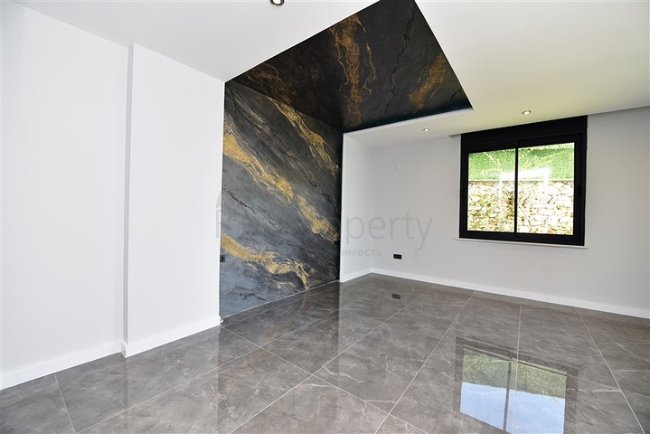 فيلا  -اطلالة بحر وقلعة - تصميم 4 غرف وصالة - في مركز الانيا 