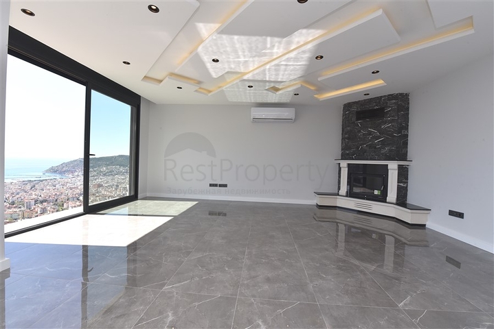 فيلا  -اطلالة بحر وقلعة - تصميم 4 غرف وصالة - في مركز الانيا 