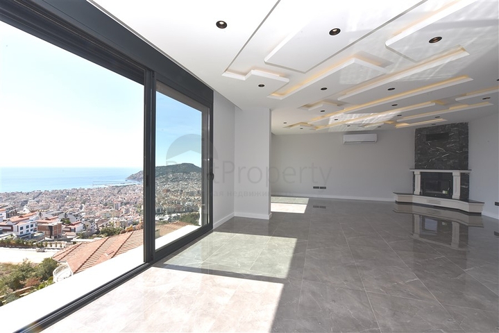 فيلا  -اطلالة بحر وقلعة - تصميم 4 غرف وصالة - في مركز الانيا 