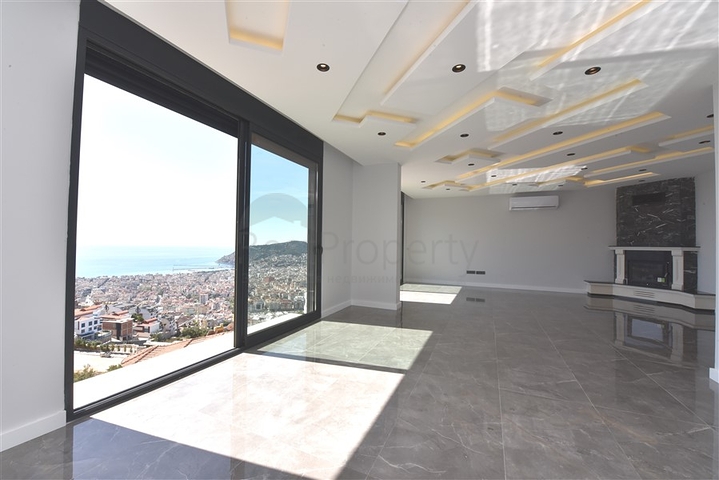 فيلا  -اطلالة بحر وقلعة - تصميم 4 غرف وصالة - في مركز الانيا 