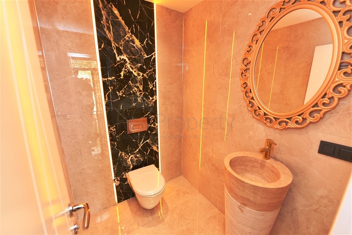 فيلا  -اطلالة بحر وقلعة - تصميم 4 غرف وصالة - في مركز الانيا 