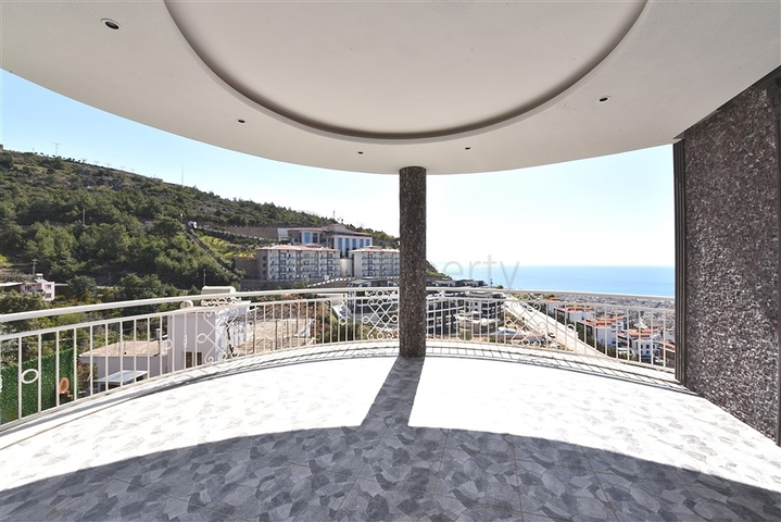 فيلا  -اطلالة بحر وقلعة - تصميم 4 غرف وصالة - في مركز الانيا 