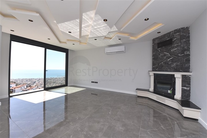 فيلا  -اطلالة بحر وقلعة - تصميم 4 غرف وصالة - في مركز الانيا 