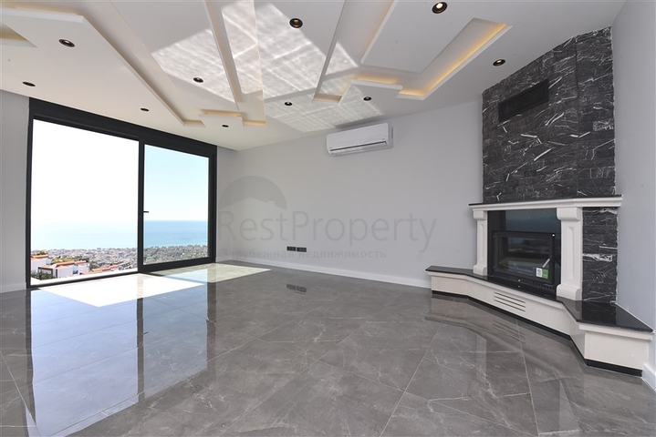 فيلا  -اطلالة بحر وقلعة - تصميم 4 غرف وصالة - في مركز الانيا 