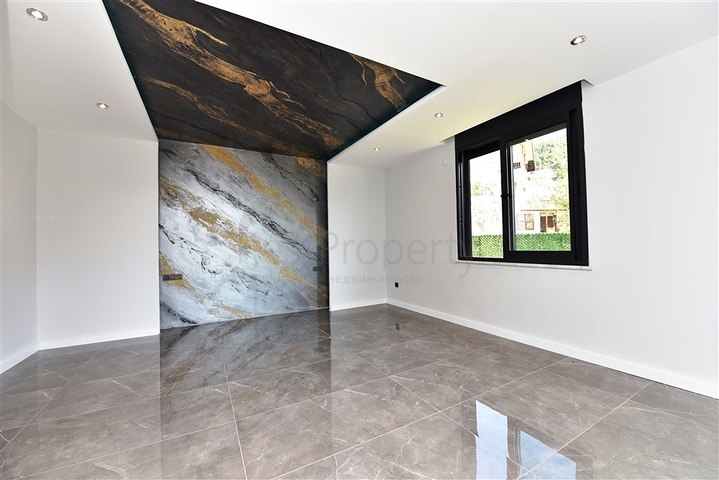 فيلا  -اطلالة بحر وقلعة - تصميم 4 غرف وصالة - في مركز الانيا 