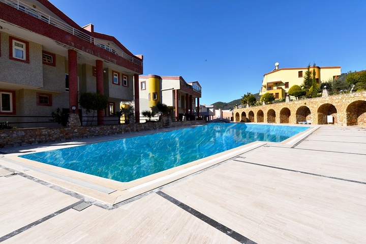 فيلا  -اطلالة بحر وقلعة - تصميم 4 غرف وصالة - في مركز الانيا 