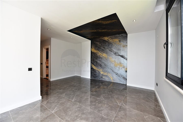 فيلا  -اطلالة بحر وقلعة - تصميم 4 غرف وصالة - في مركز الانيا 