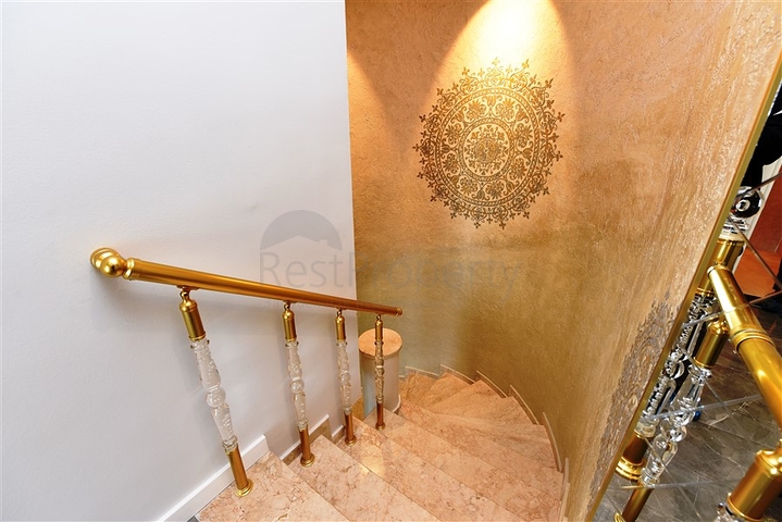 فيلا  -اطلالة بحر وقلعة - تصميم 4 غرف وصالة - في مركز الانيا 