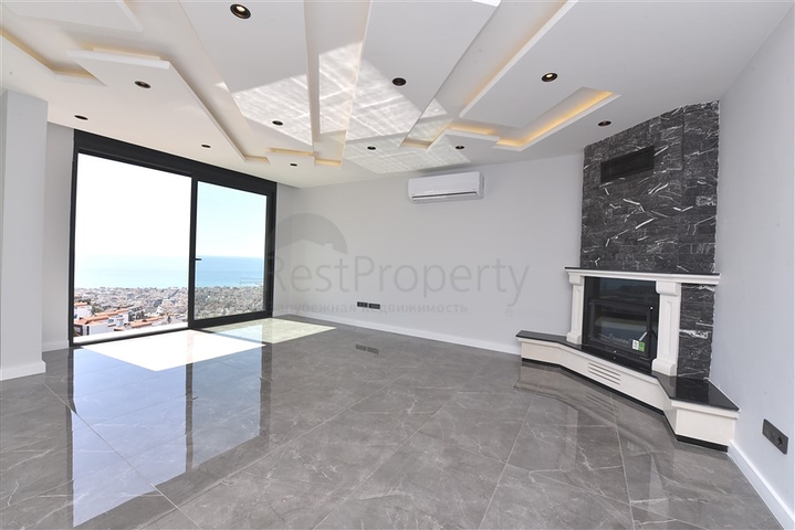 فيلا  -اطلالة بحر وقلعة - تصميم 4 غرف وصالة - في مركز الانيا 