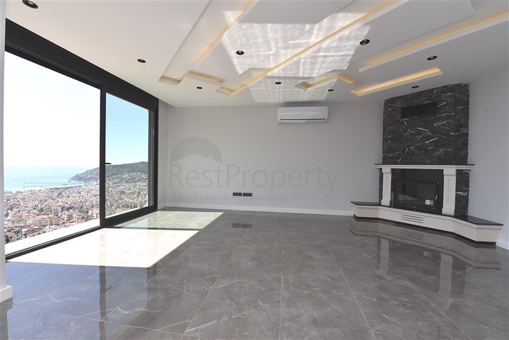 فيلا  -اطلالة بحر وقلعة - تصميم 4 غرف وصالة - في مركز الانيا 