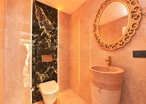 فيلا  -اطلالة بحر وقلعة - تصميم 4 غرف وصالة - في مركز الانيا 