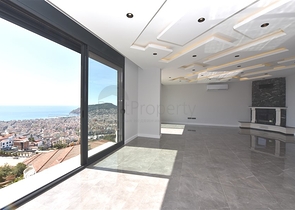 فيلا  -اطلالة بحر وقلعة - تصميم 4 غرف وصالة - في مركز الانيا 