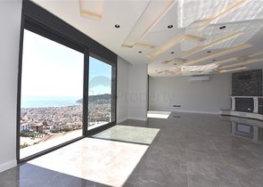 فيلا  -اطلالة بحر وقلعة - تصميم 4 غرف وصالة - في مركز الانيا 