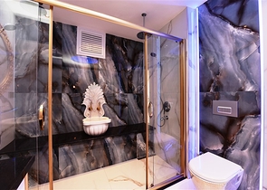 فيلا  -اطلالة بحر وقلعة - تصميم 4 غرف وصالة - في مركز الانيا 