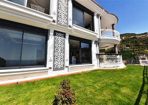 فيلا  -اطلالة بحر وقلعة - تصميم 4 غرف وصالة - في مركز الانيا 