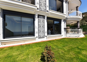 فيلا  -اطلالة بحر وقلعة - تصميم 4 غرف وصالة - في مركز الانيا 