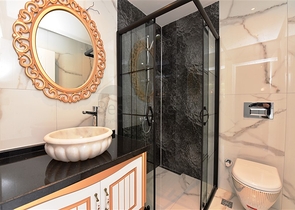 فيلا  -اطلالة بحر وقلعة - تصميم 4 غرف وصالة - في مركز الانيا 