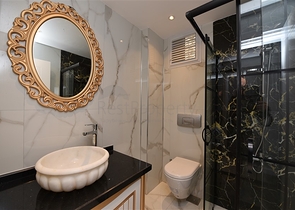 فيلا  -اطلالة بحر وقلعة - تصميم 4 غرف وصالة - في مركز الانيا 