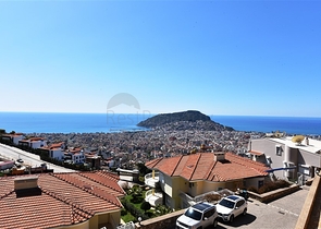 فيلا  -اطلالة بحر وقلعة - تصميم 4 غرف وصالة - في مركز الانيا 