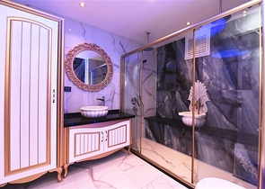 فيلا  -اطلالة بحر وقلعة - تصميم 4 غرف وصالة - في مركز الانيا 