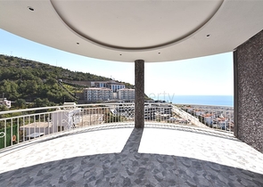 فيلا  -اطلالة بحر وقلعة - تصميم 4 غرف وصالة - في مركز الانيا 