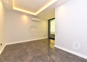 فيلا  -اطلالة بحر وقلعة - تصميم 4 غرف وصالة - في مركز الانيا 