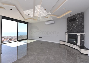 فيلا  -اطلالة بحر وقلعة - تصميم 4 غرف وصالة - في مركز الانيا 