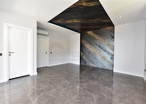 فيلا  -اطلالة بحر وقلعة - تصميم 4 غرف وصالة - في مركز الانيا 