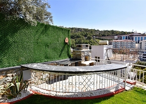 فيلا  -اطلالة بحر وقلعة - تصميم 4 غرف وصالة - في مركز الانيا 