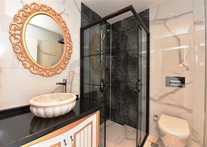 فيلا  -اطلالة بحر وقلعة - تصميم 4 غرف وصالة - في مركز الانيا 