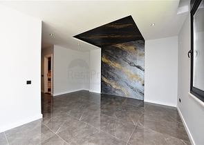 فيلا  -اطلالة بحر وقلعة - تصميم 4 غرف وصالة - في مركز الانيا 