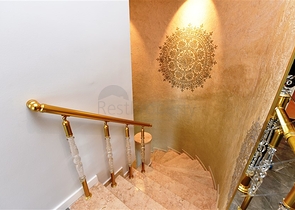 فيلا  -اطلالة بحر وقلعة - تصميم 4 غرف وصالة - في مركز الانيا 