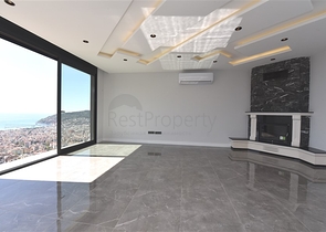 فيلا  -اطلالة بحر وقلعة - تصميم 4 غرف وصالة - في مركز الانيا 