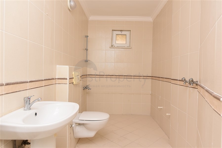 اطلالة بحر وقلعة - دوبلكس عائلية واسعة - 3 غرف وصالة - في مركز الانيا 