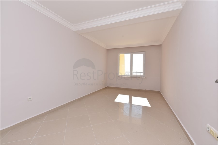 اطلالة بحر وقلعة - دوبلكس عائلية واسعة - 3 غرف وصالة - في مركز الانيا 