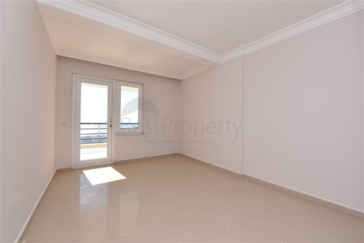 اطلالة بحر وقلعة - دوبلكس عائلية واسعة - 3 غرف وصالة - في مركز الانيا 