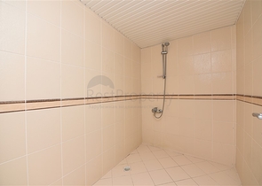 اطلالة بحر وقلعة - دوبلكس عائلية واسعة - 3 غرف وصالة - في مركز الانيا 