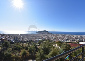 اطلالة بحر وقلعة - دوبلكس عائلية واسعة - 3 غرف وصالة - في مركز الانيا 