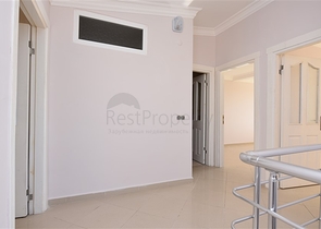 اطلالة بحر وقلعة - دوبلكس عائلية واسعة - 3 غرف وصالة - في مركز الانيا 