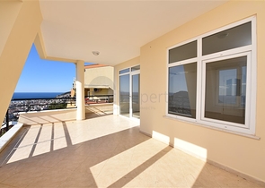 اطلالة بحر وقلعة - دوبلكس عائلية واسعة - 3 غرف وصالة - في مركز الانيا 