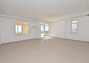 اطلالة بحر وقلعة - دوبلكس عائلية واسعة - 3 غرف وصالة - في مركز الانيا 