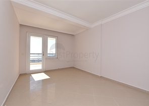 اطلالة بحر وقلعة - دوبلكس عائلية واسعة - 3 غرف وصالة - في مركز الانيا 