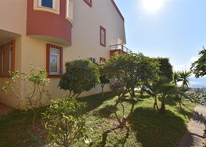 اطلالة بحر وقلعة - دوبلكس عائلية واسعة - 3 غرف وصالة - في مركز الانيا 